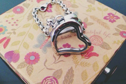 silver heart locket giveaway
