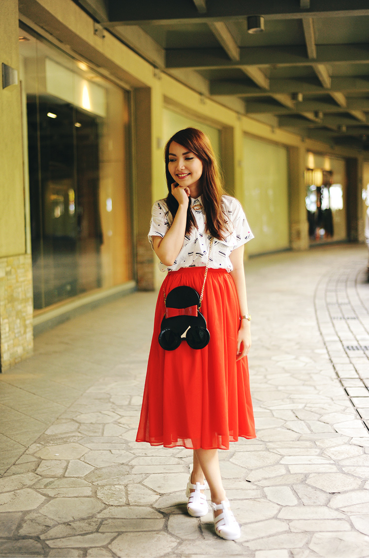 8bestiekonisis-red-skirt-outfit